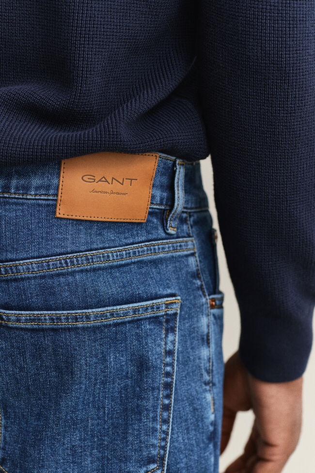 Regular Fit Clean Wash Jeans