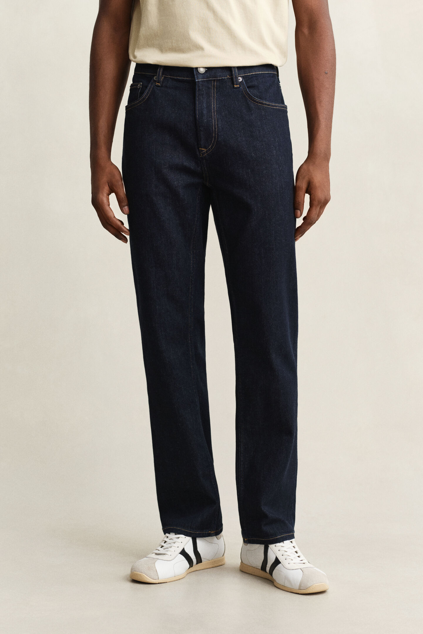 Regular Fit Clean Wash Jeans