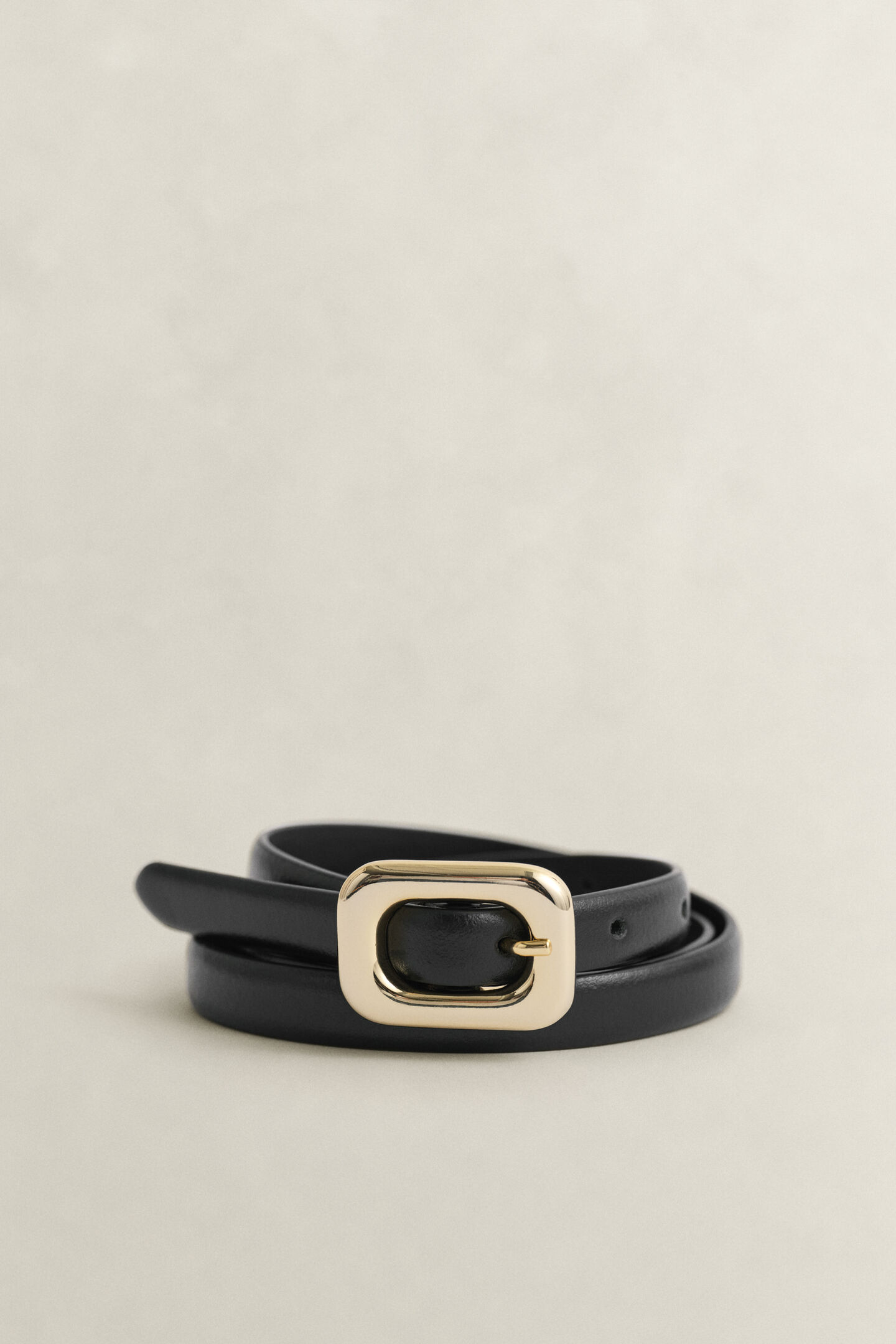 Rounded Buckle Leather Belt